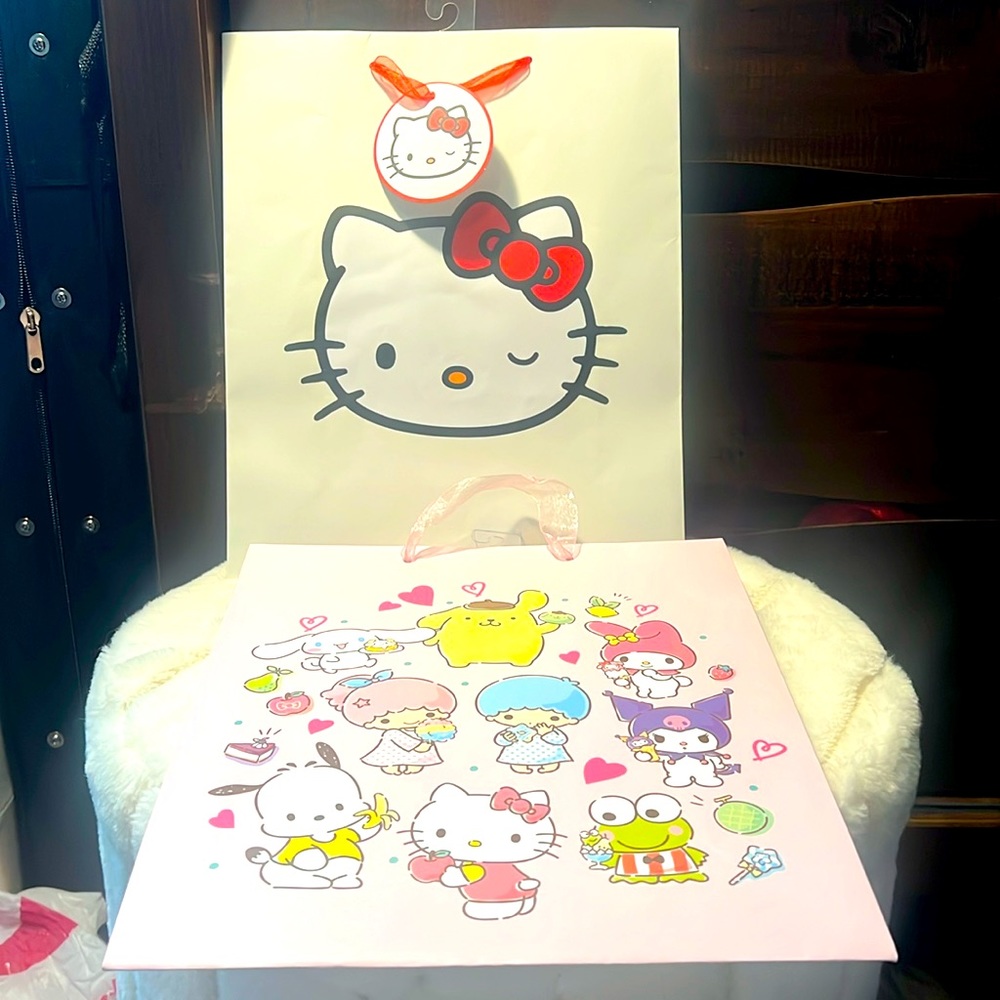 Hello Kitty set of 2 hello kitty medium size gift bags new